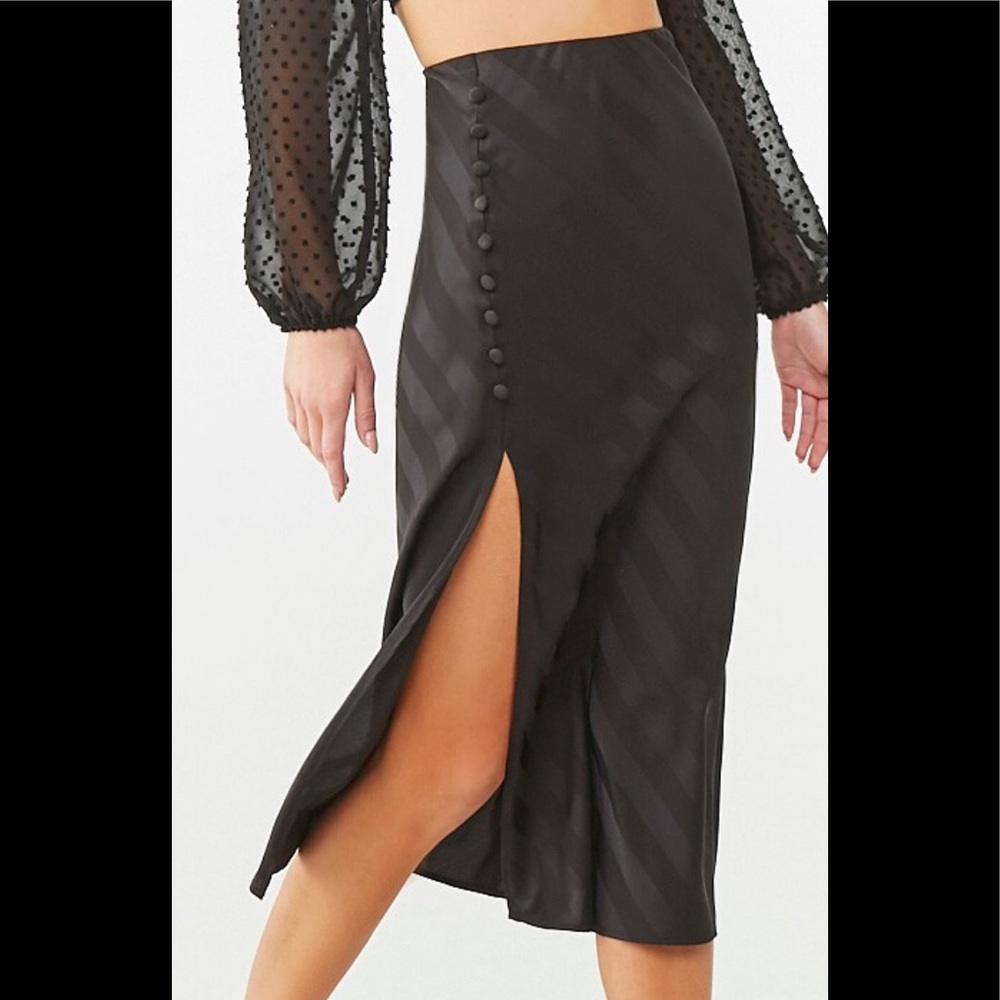 🖤NWOT! Forever 21 Striped Satin Midi Skirt
